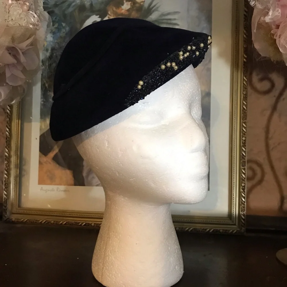 VINTAGE 1960'S BLUE VELOUR BERET STYLE HAT WITH RHINESTONE EMBELLISHMENT - Picture 4 of 13